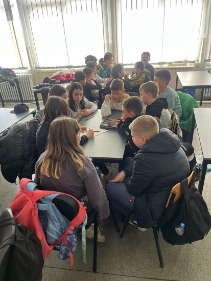 АСО продолжува со промовирање на финансиската писменост меѓу учениците – едукативна посета во ООУ „Ристо Крле“ во Кадино, општина Илинден, Скопје